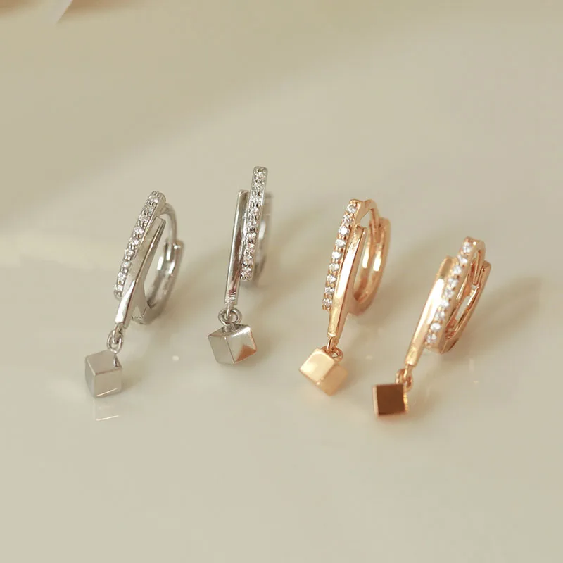 

Женские серьги-кольца из серебра 925 пробы, с фианитами