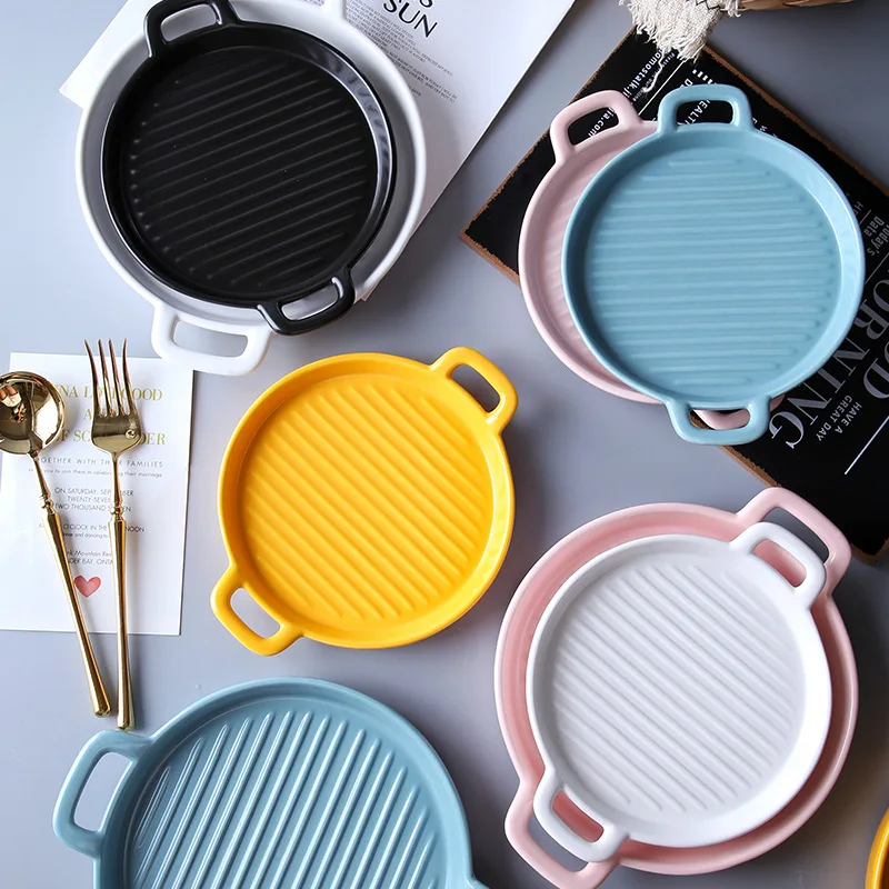 Простое керамическое блюдо в скандинавском стиле для пиццы с двумя ушками