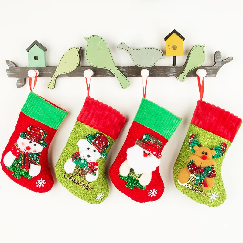 

Набор столовых приборов с ножом, вилкой и ножами на Рождество 2022