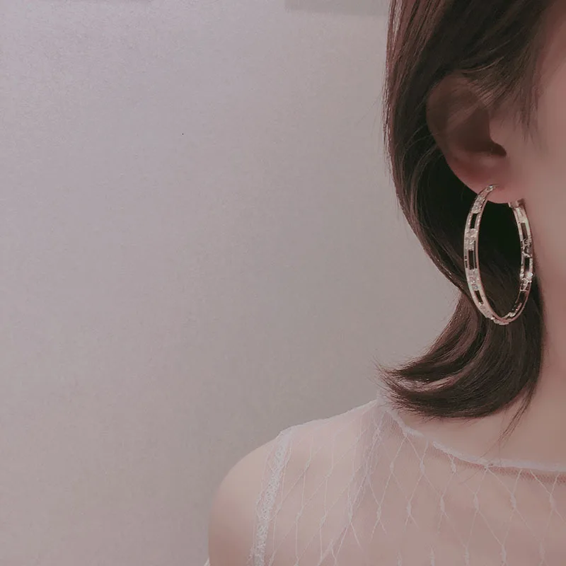 Серьги-кольца женские золотистого цвета стразы | Украшения и аксессуары