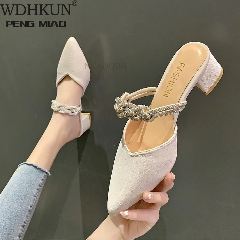 

Модные женские шлепанцы Стразы цепочкой и кольцом дизайн открытые туфли на плоской подошве, на высоком каблуке; Цвет черный, бежевый; Шикарн...