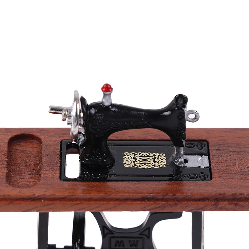 

1 PC Dollhouse Decor Miniature Furniture Wooden Sewing Machine With Thread Scissors Accessories For Dolls House Toys