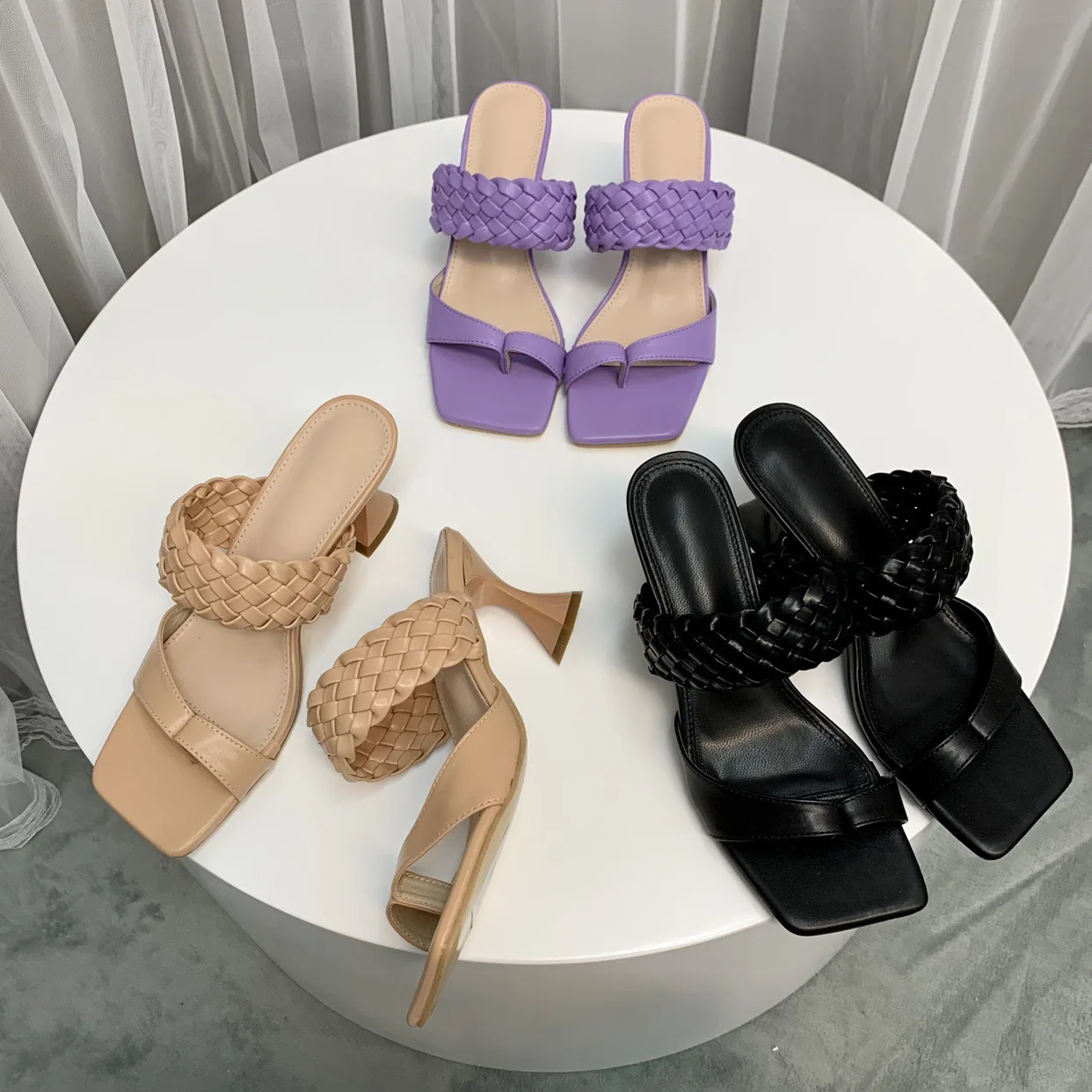 

Модные новые сандалии, женские летние шлепанцы, подходящие ко всему сандалии и тапочки на среднем каблуке, индивидуальный дизайн