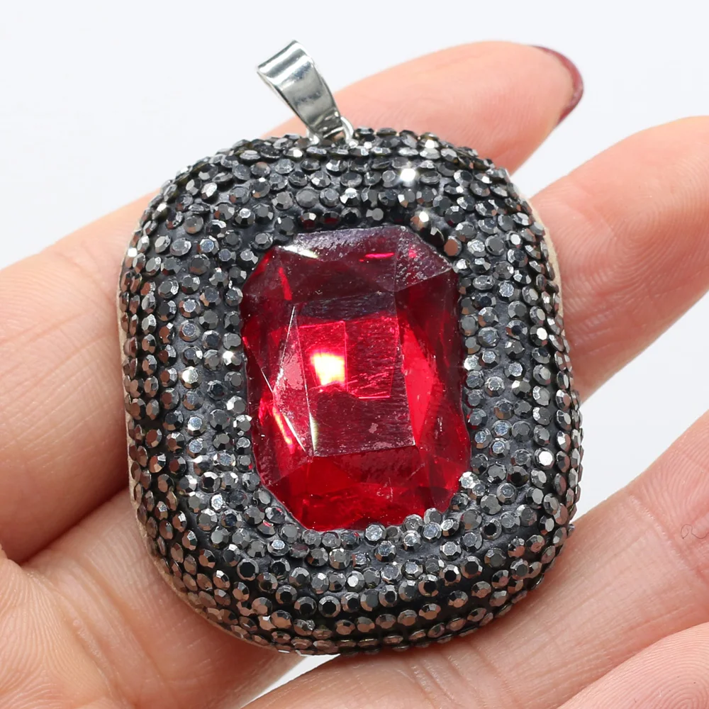 Подвеска из искусственной кожи с кристаллами квадратные поделки ручной работы