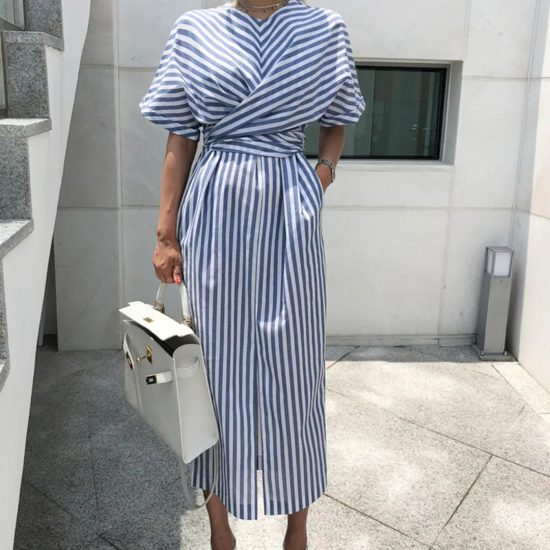 Женское платье с круглым вырезом LANMREM свободное корейское в полоску короткими