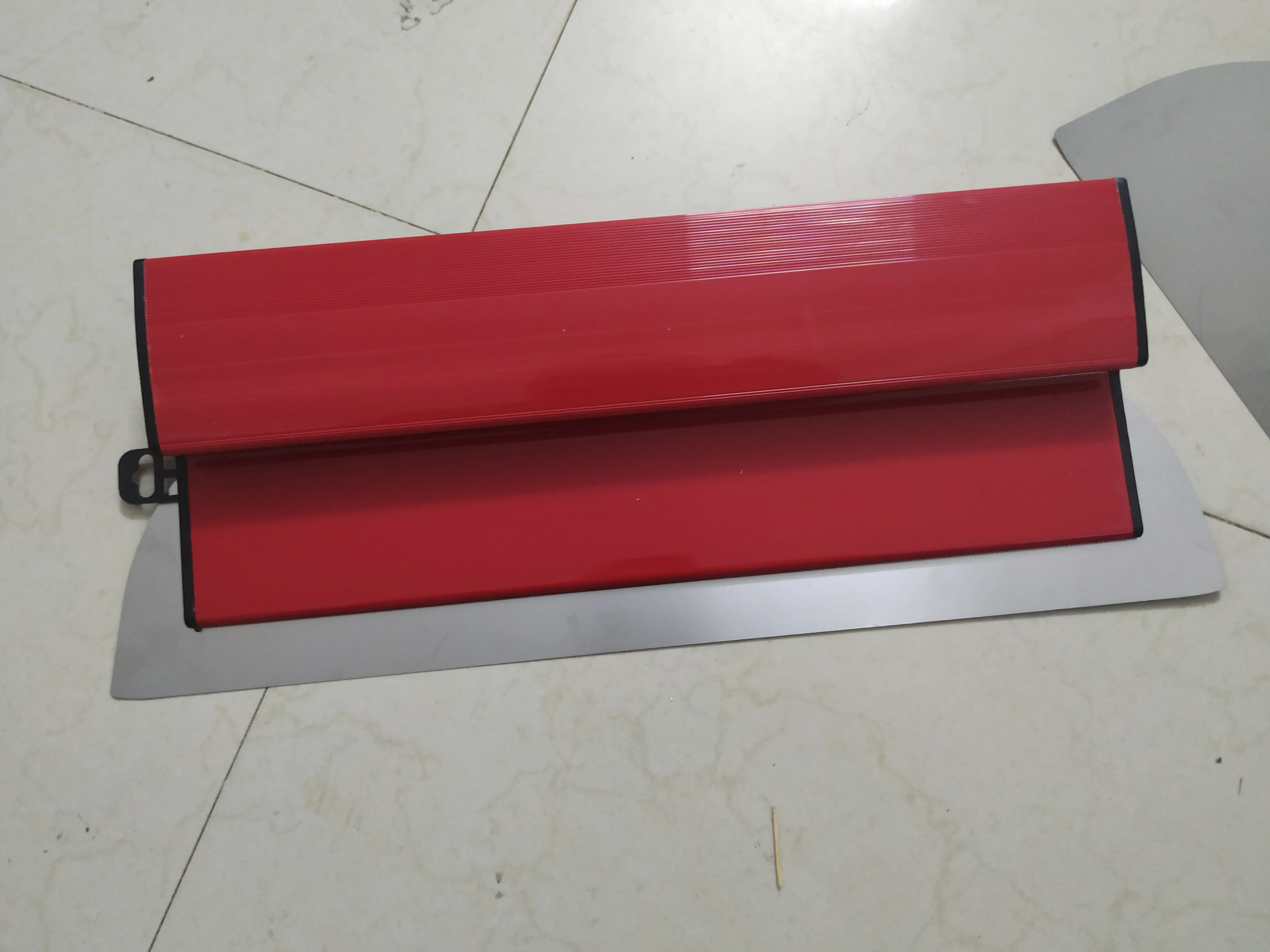 Инструмент для сглаживания гипсокартона идеально подходит настенных