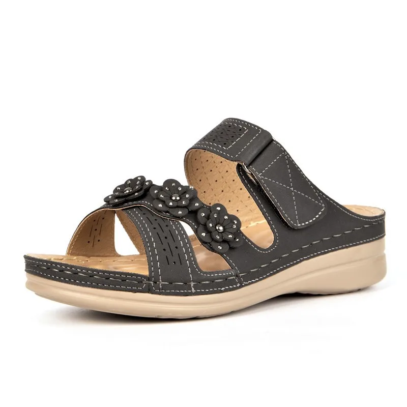 

2021 Comfy Platform Sole Ladies Casual Soft Roman Style Rhinestone Flowers Sandals Flip Flop Beach Party Matching Dress hy36