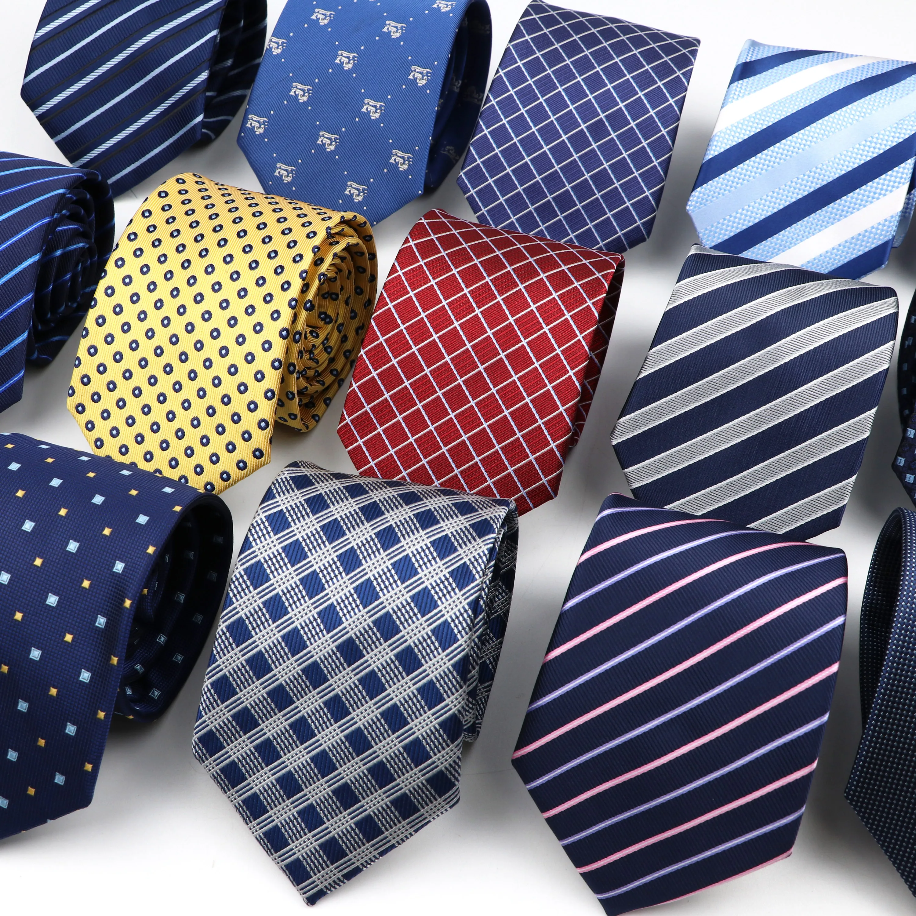 Corbata clásica de negocios para hombre, corbata de Jacquard de poliéster a cuadros, a rayas de 8CM, color rojo, azul y negro, ropa de uso diario de alta calidad