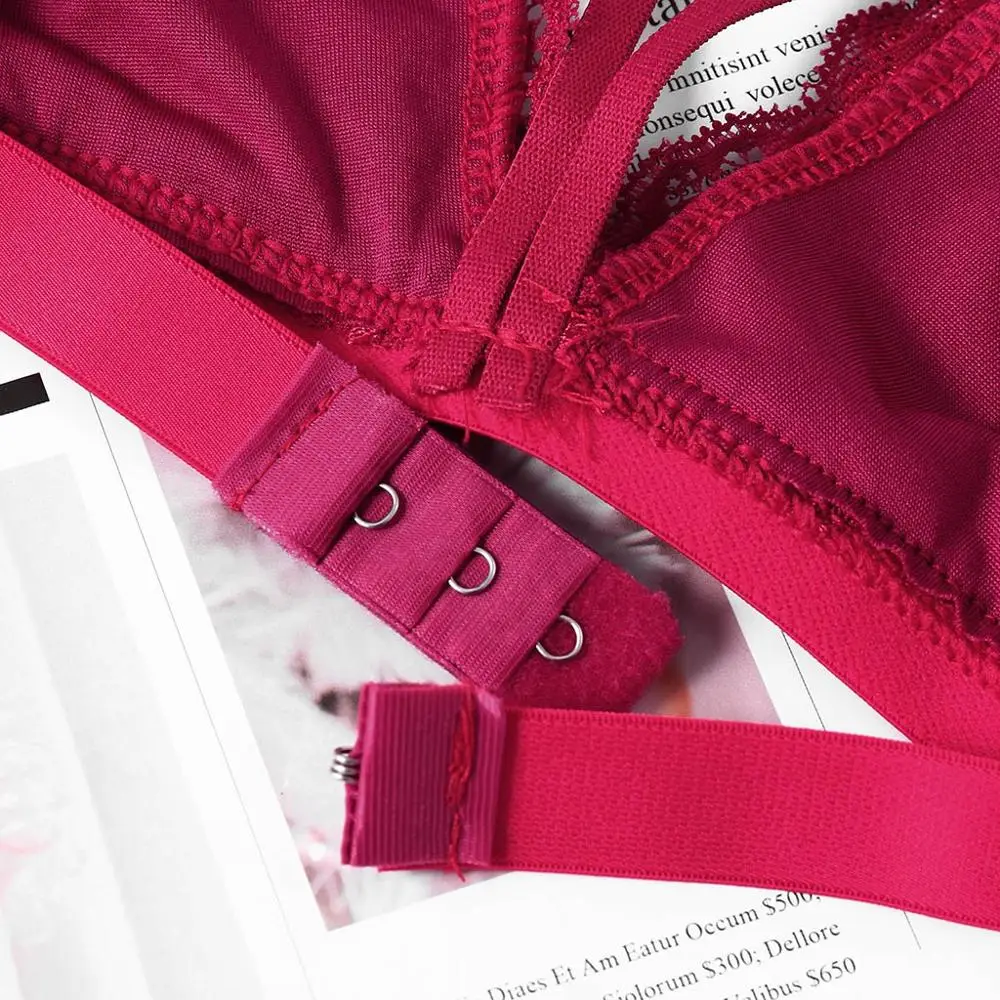 Комплект прозрачного кружевного нижнего белья из бюстгальтера и