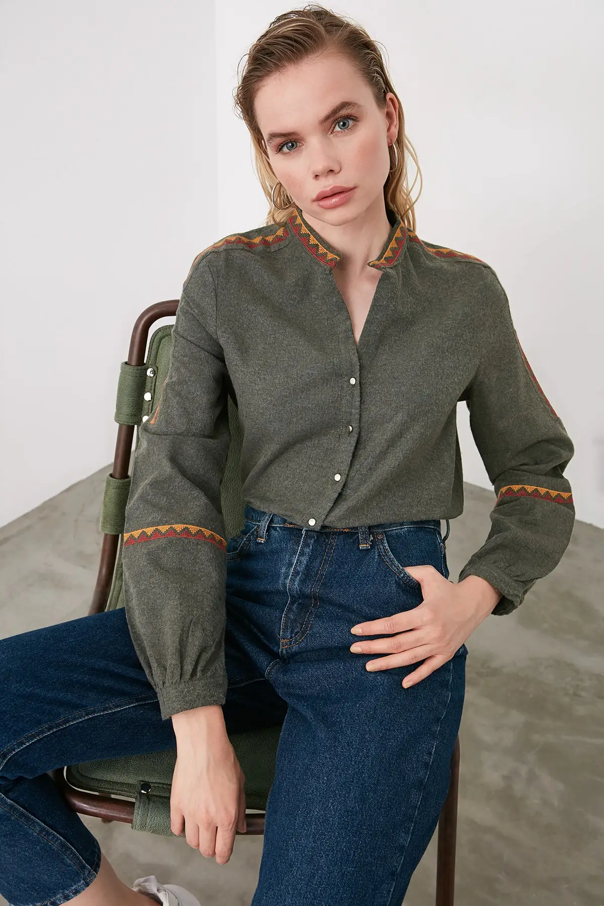 

Trendyol Collar Detailed Shirt TWOAW20GO0500