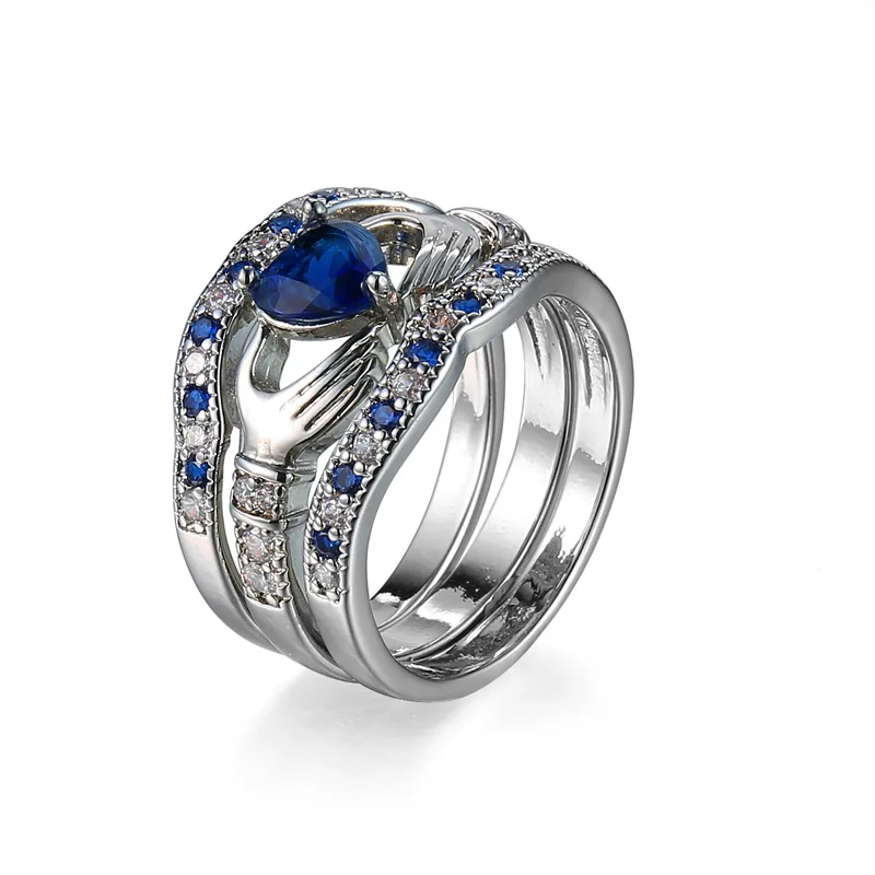 Кольцо обручальное с трехслойным кристаллом из циркония в форме сердца |