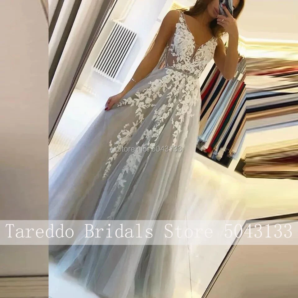 Серебристо-серое свадебное платье с V-образным вырезом и аппликацией цвета