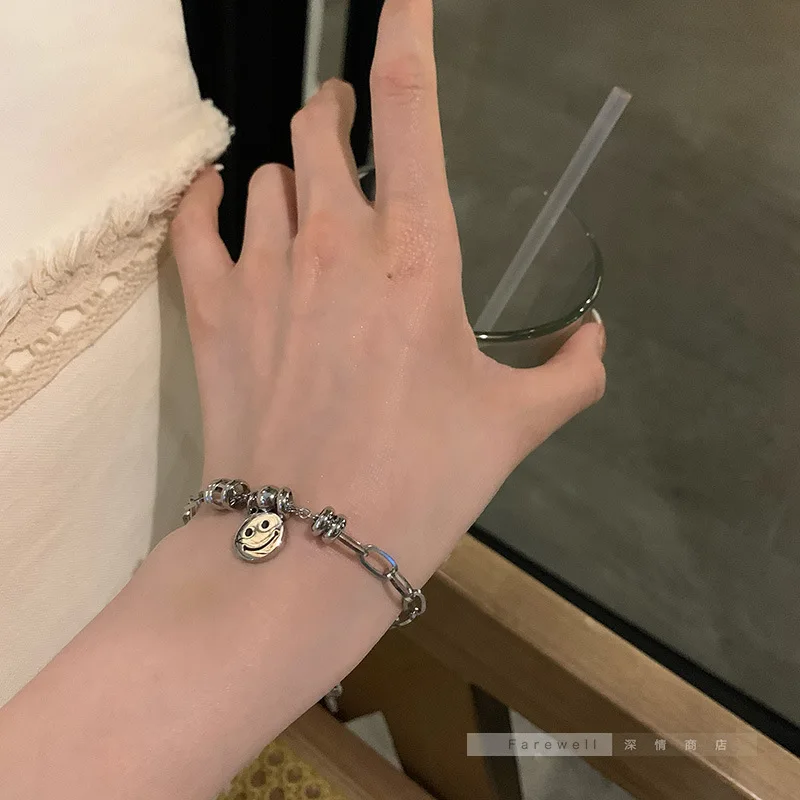 

Модный Ретро-браслет со смайликом, женский простой Изысканный браслет с холодным ветром в стиле Ins, аксессуары в стиле Хай-стрит, ювелирные и...