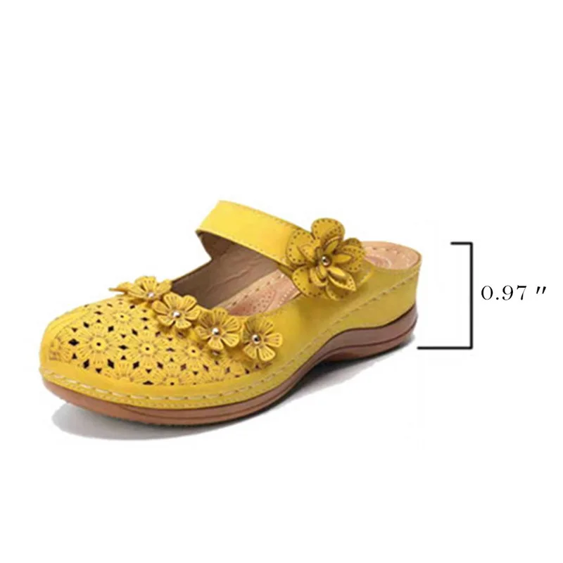 

Oeak Women Flat Sandals Hollow Out Retro Flower Round Toe Ladies Shoes Kapcie Plus Size Super Soft Slides Female Buckle Slippers