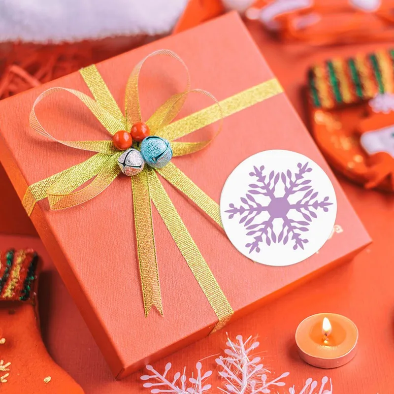 

500 Pcs/roll Round Snowflake Pattern Case Sticker Christmas Gift Craft Packaging Labels Stationery Sticker PVC Adhesive