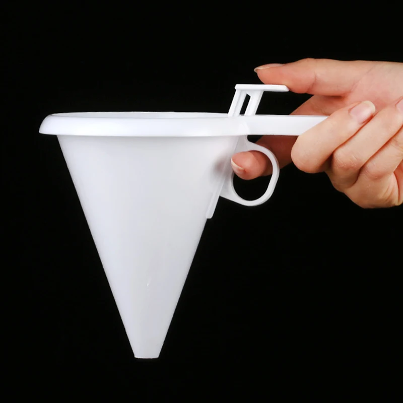 

1Pc Kitchen DIY Convenient Chocolate Candy Icing Funnel Mold White Foodgrade Plastic Pancake Cream Batter Dispenser Cake Tool