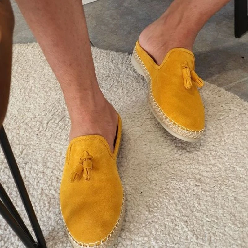 

New Classic Yellow Faux Suede Muller Shoes Half Baotou Handmade Sewing Tassel Decorative Flat Bottomed Men Slippers AQ203