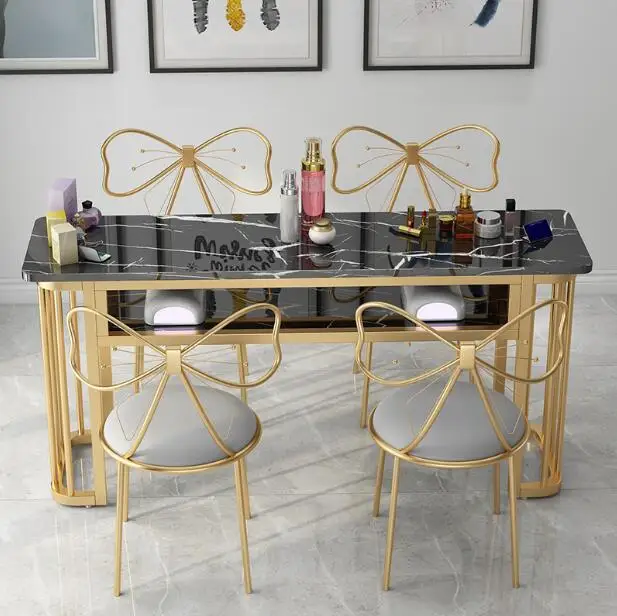 Рисунок 2 - Маникюрный столик в скандинавском стиле