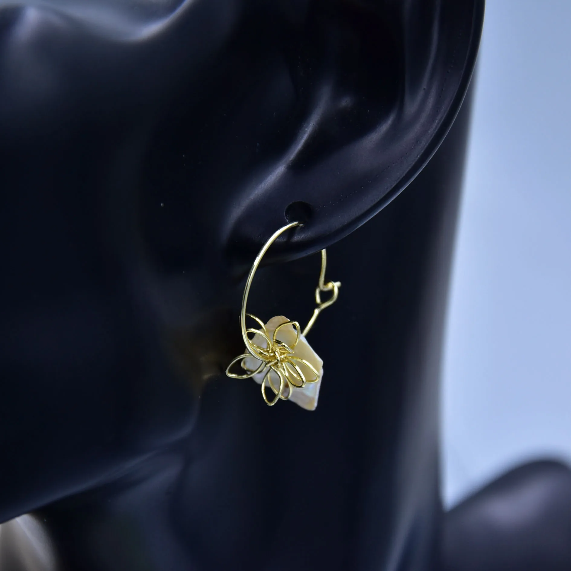 Необычные жемчужные серьги-гвоздики для женщин в форме листа белая пресноводная