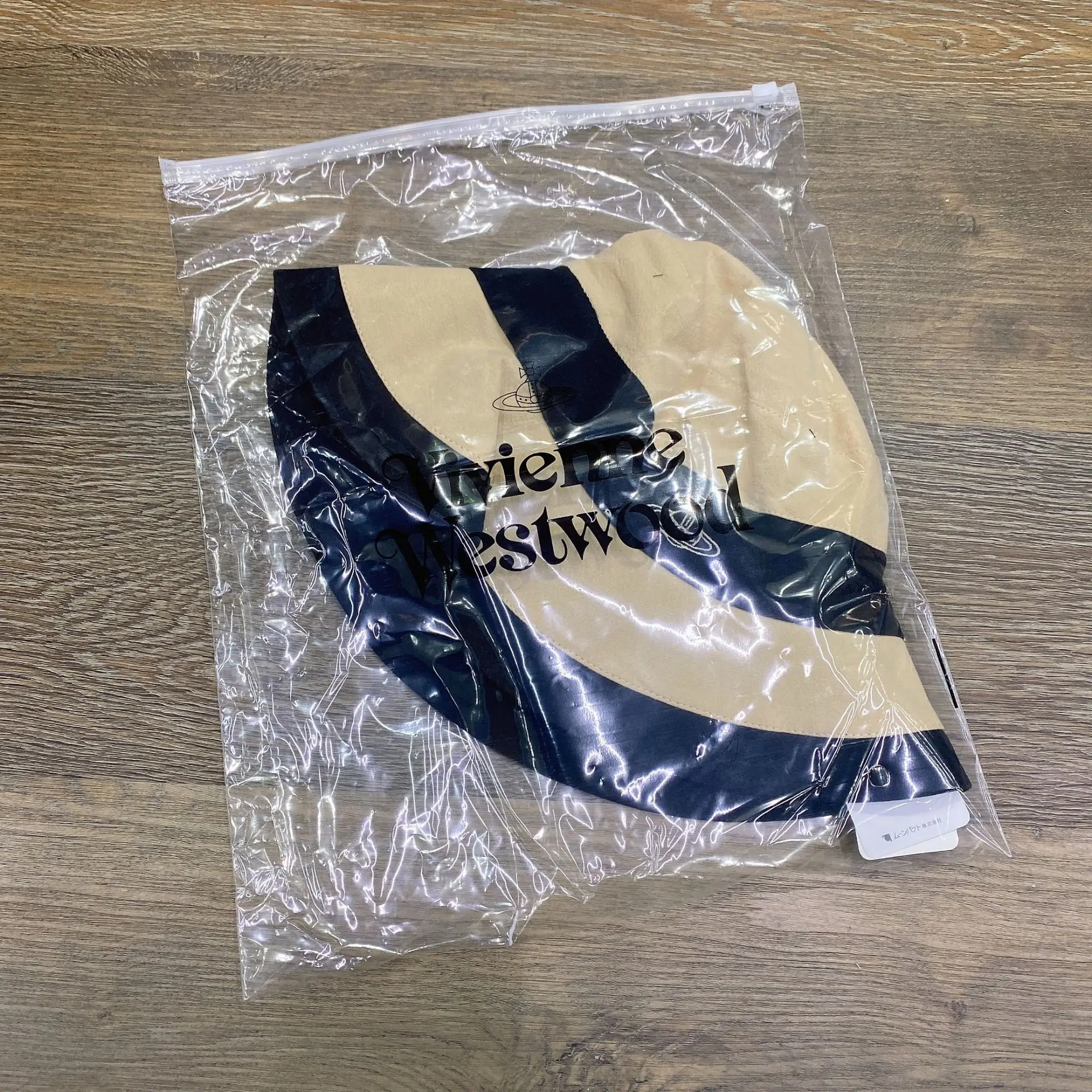 

Japanese empress dowager Saturn embroidered basin sunscreen hat sun shading foldable hat fisherman's hat