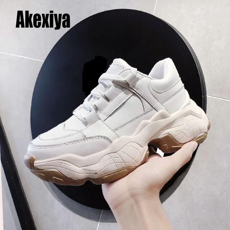 Женские кожаные кроссовки на платформе белые для тренировок повседневная обувь