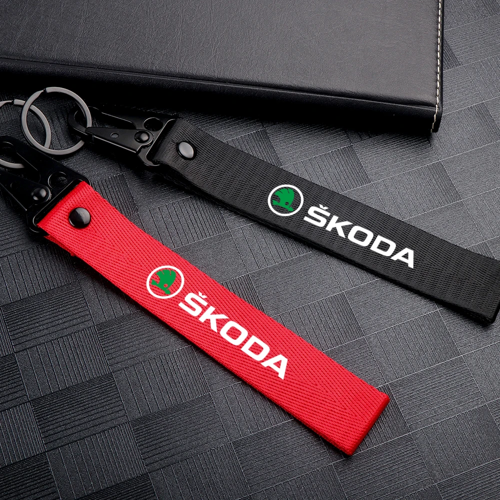 

1PCS Car Keychain Charms Bag Keyrings Hanger For Skoda A5 VII Yeti Roomster Octavia Rapid Fabia Superb Kodiaq Scala Karoq Kamiq
