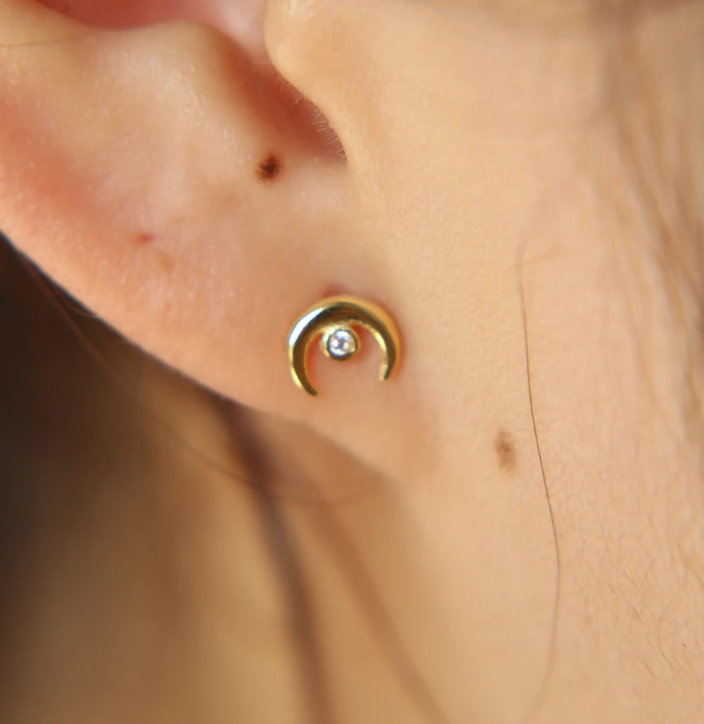 Мода 100% 925 серебряный маленький милый роскошный полукруглый гвоздик в форме луны