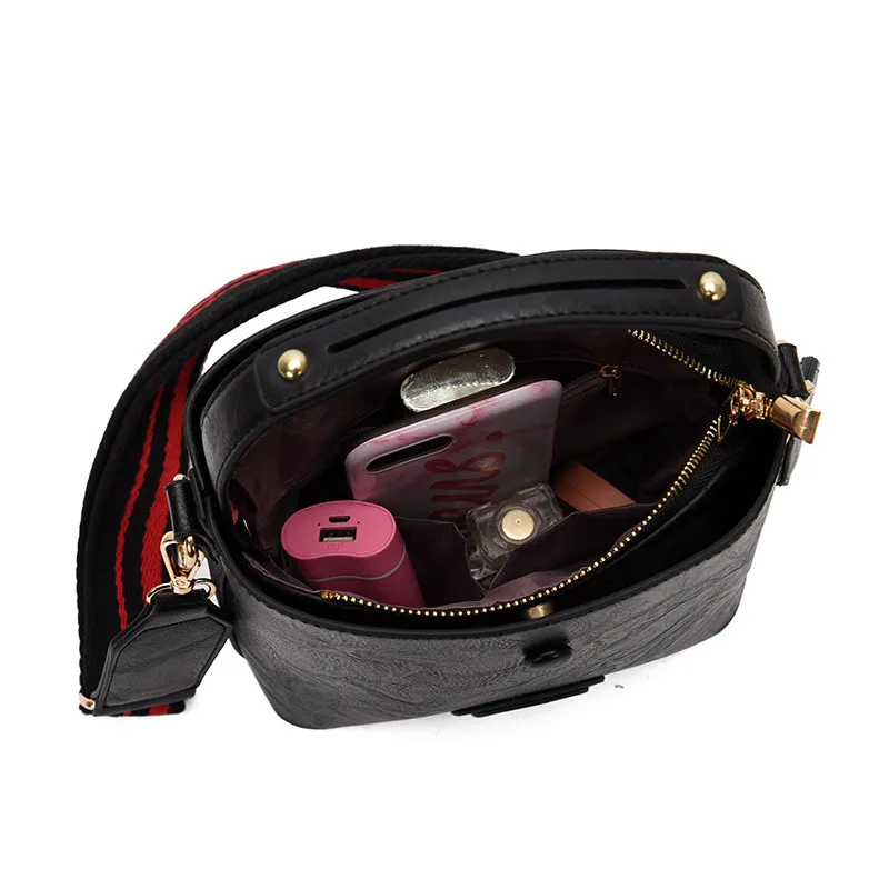 

Women Wide Strap Bucket Bag Luxury Designer Leather Shoulder Bags Retro Solid Color Handbag Lady Small Square Crossbody Tote Bag