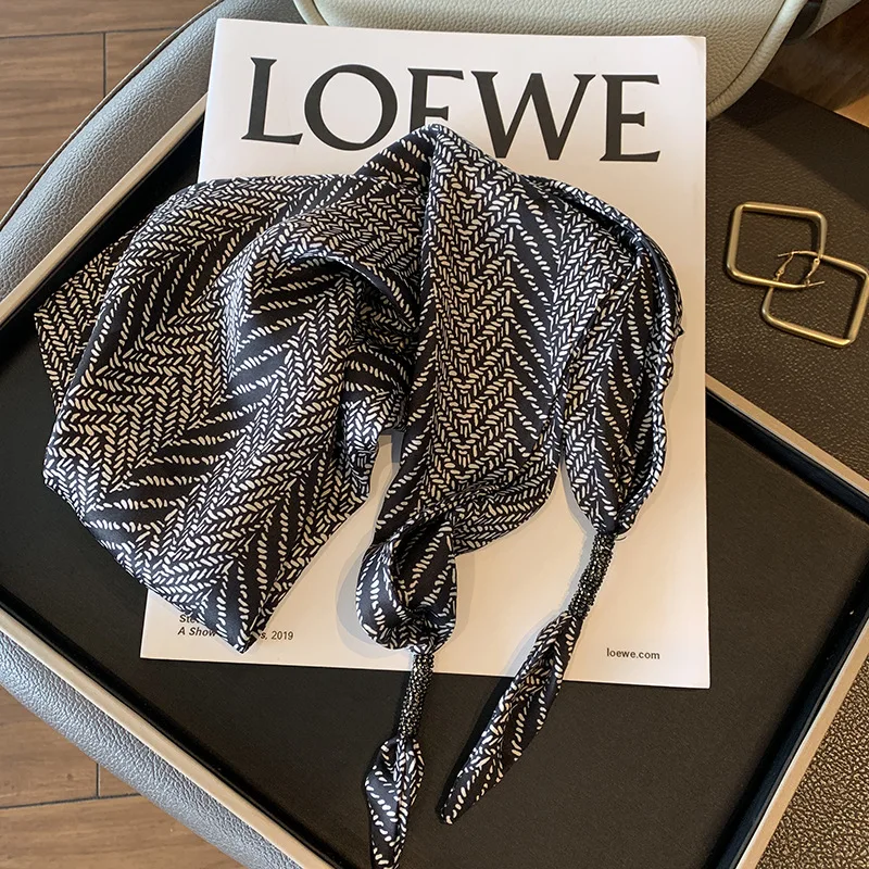 

Luxury Brand Printed Triangle Silk Scarf for Women Chiffon Wrap Foulard Female Neck Shawl Designer Bandana Lady Neckerchief