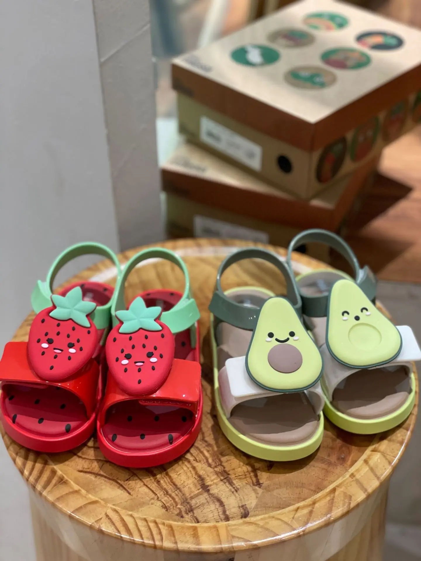 

Baby strawberry watermelon spin avocado fruit summer boys and girls flat shoes children's shoes Melissa jelly shoes soft sandals