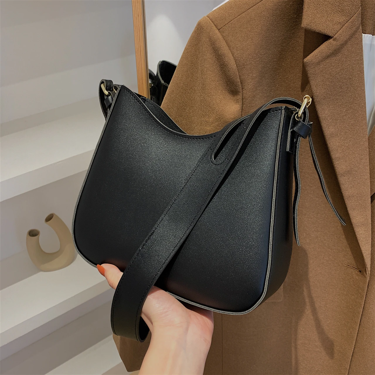 

Маленькая роскошная дизайнерская женская сумка через плечо из искусственной кожи, Лидер продаж, мягкая однотонная женская сумка через плеч...