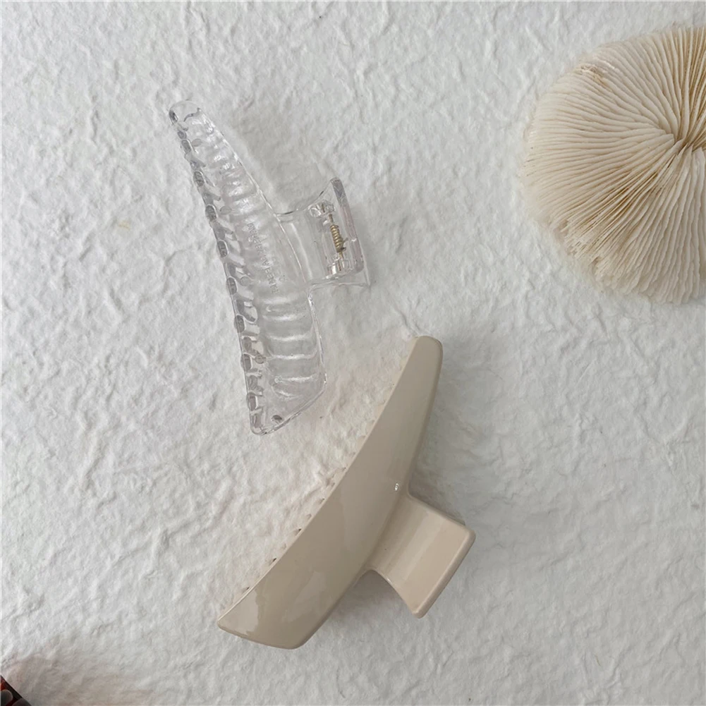 

2020 Korea Hair Accessories New Solid Color Geometric Large Hair Claws For Women Girls Fashion Crab Hair Tins Clamps Clips
