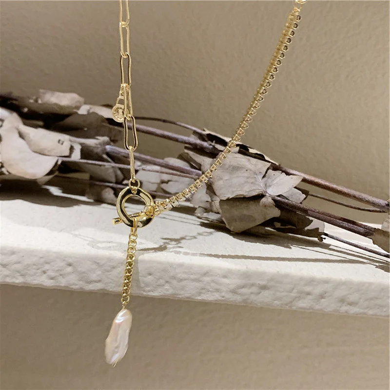 

ALLNEWME Korea Asymmetric Chunky Chain Irregular Pearl Pendant Necklaces for Women Gold Toggle Clasp Rhinestone Necklace Gifts