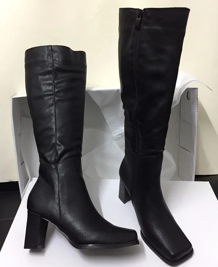 

Miss same boots thick heel high Knight but knee square head show foot small long leather boots