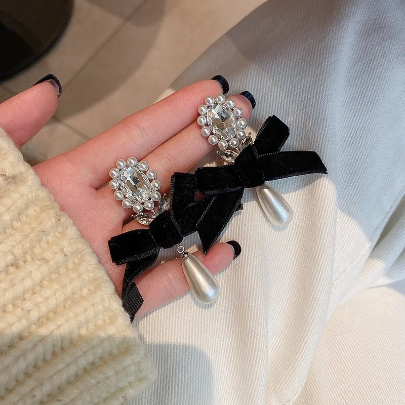 

Minar Exaggerated Black Velvet Bowknot Earrings for Women Bling Crystal Rhinestones Pearl Tie Bow Drop Earrings Pendientes 2020