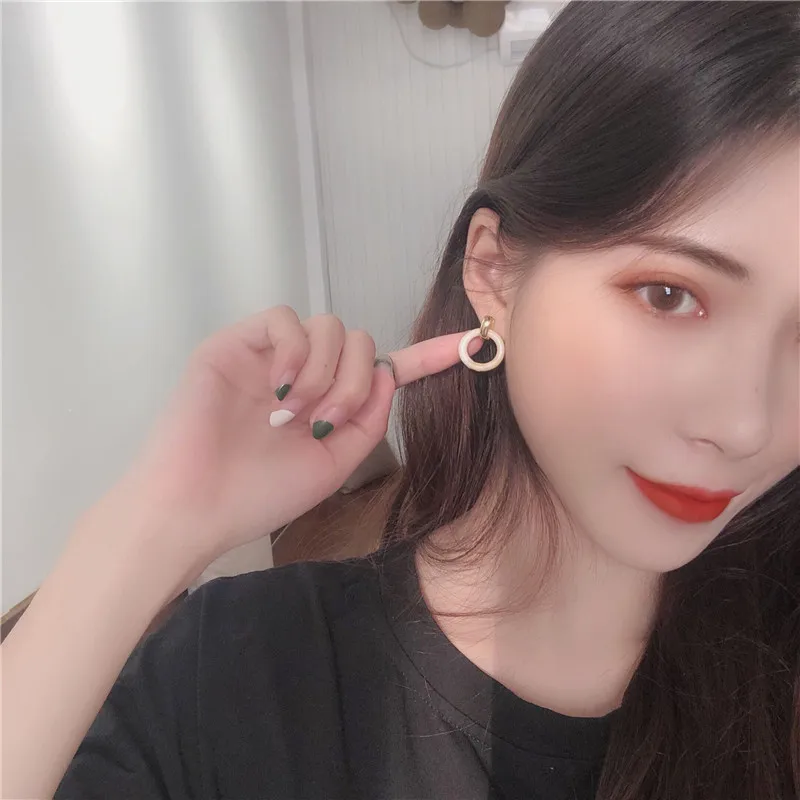 Модные маленькие серьги в стиле ретро молочного абрикоса корейские