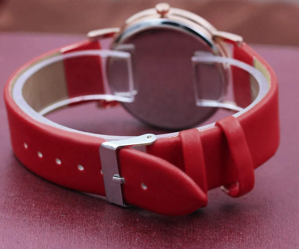 Модные женские часы повседневные Кварцевые наручные с кожаным ремешком