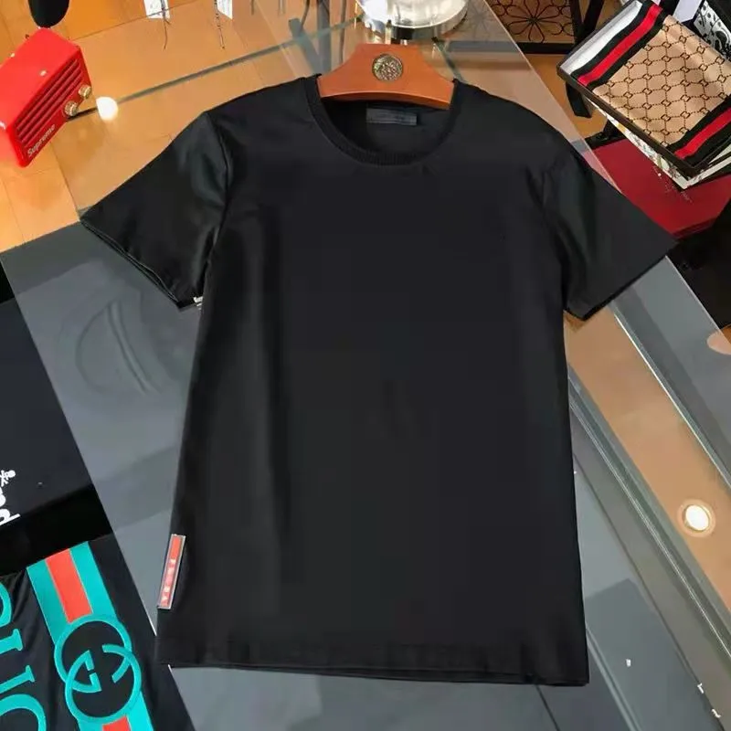 

Men's fashion trend luxury brand. Casual T-shirt made of pure cotton Comfortable sweat wicking refreshing short sleeve T-shirt