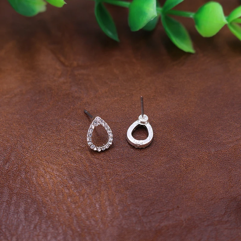 

Simple Pave Rhinestone Teardrop Stud Earrings Sparkling Sliver Plated Geometric Bridal Engagement Earring Wholesale Drop Ship