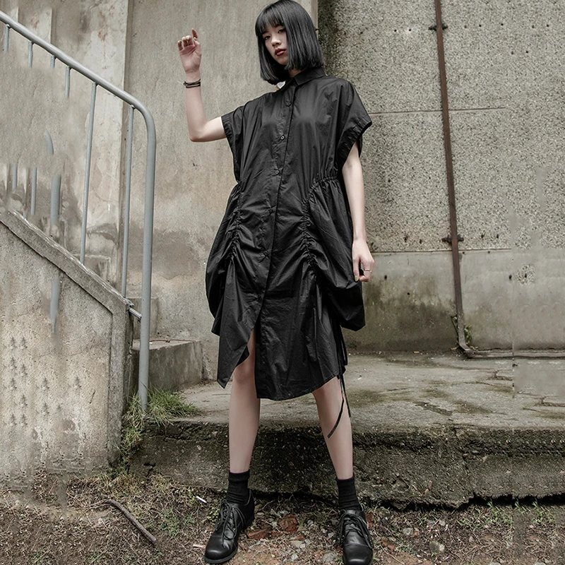 [EAM] New Spring Summer Lapel Short Sleeve Black Irreuglar Fold Split Joint Loose Shirt Dress Women Fashion Tide JX113