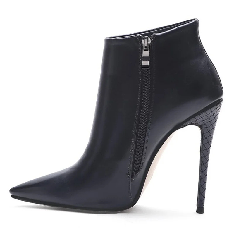 

New women's shoes in autumn and winter