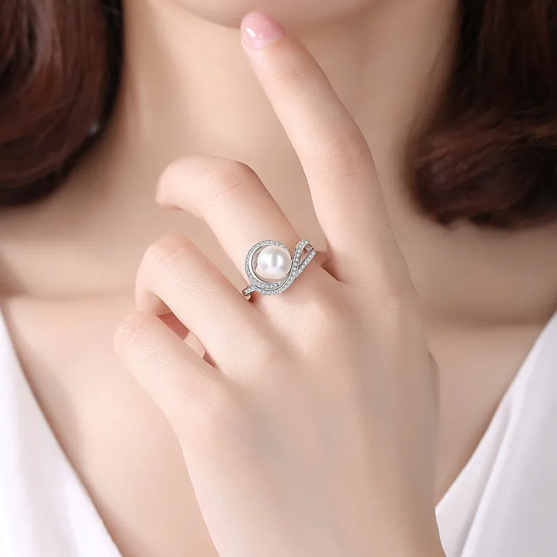 Кольцо женское из серебра 925 пробы с австрийским кристаллом и искусственным