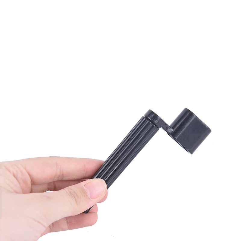 Акустическое приспособление для натягивания гитарных струн пластиковая басовая