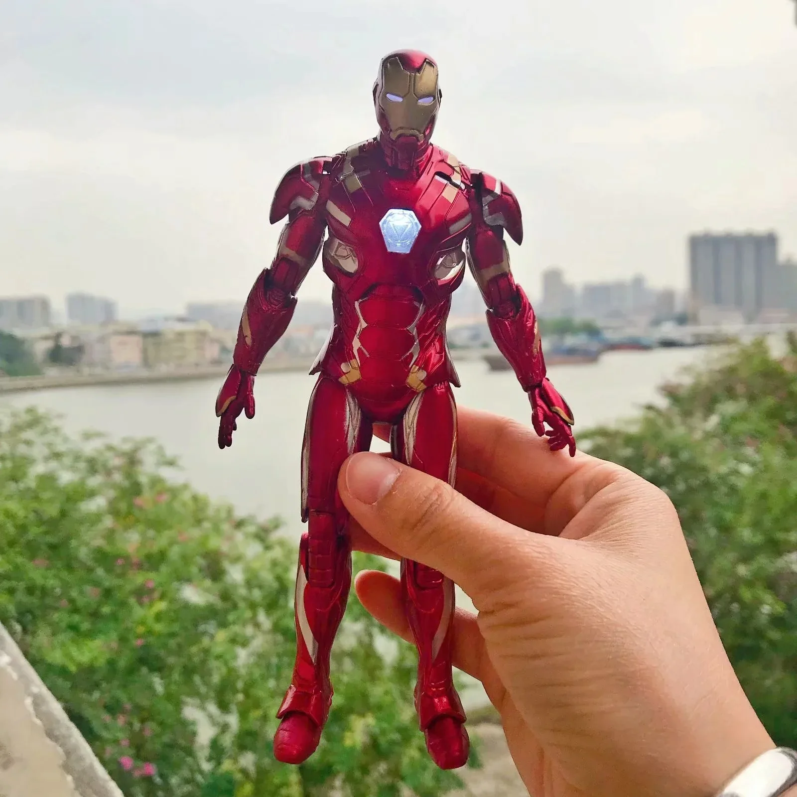 Цена Marvel Ironman MK46 светодиодный свет 17 см фигурка игрушки