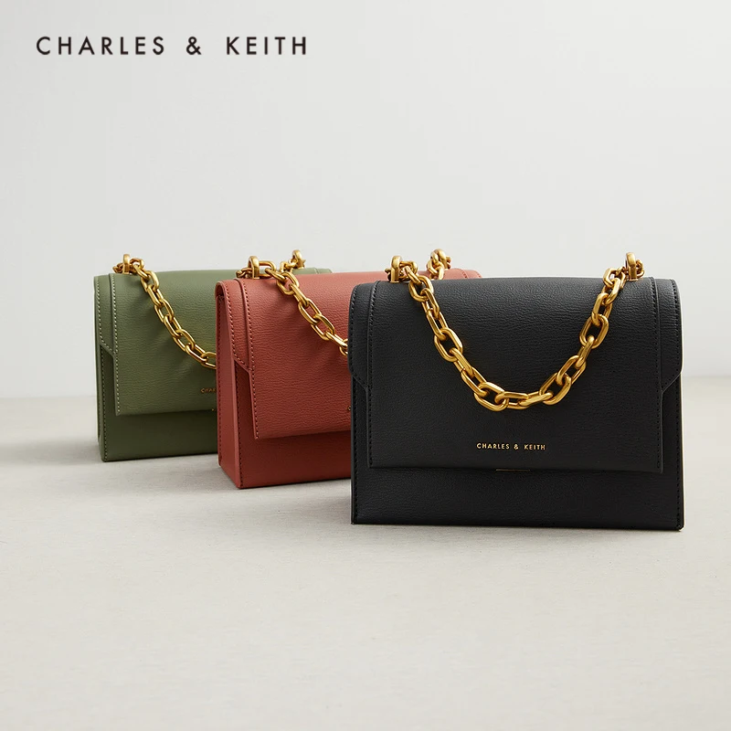 

CHARLES＆KEITH Новинка на зима 2021 CK2-80701150-2 Маленькая квадратная сумка-мессенджер на одно плечо с цепочкой