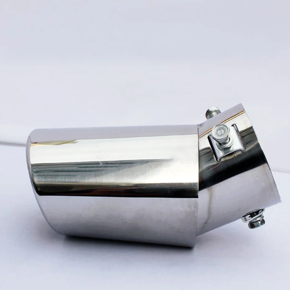 Круглый автомобильный глушитель из серебристого согнутого наконечника трубы