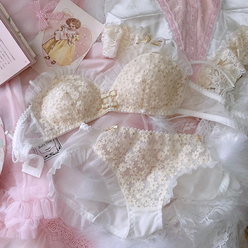 

Комплект женского нижнего белья в стиле «лолита»