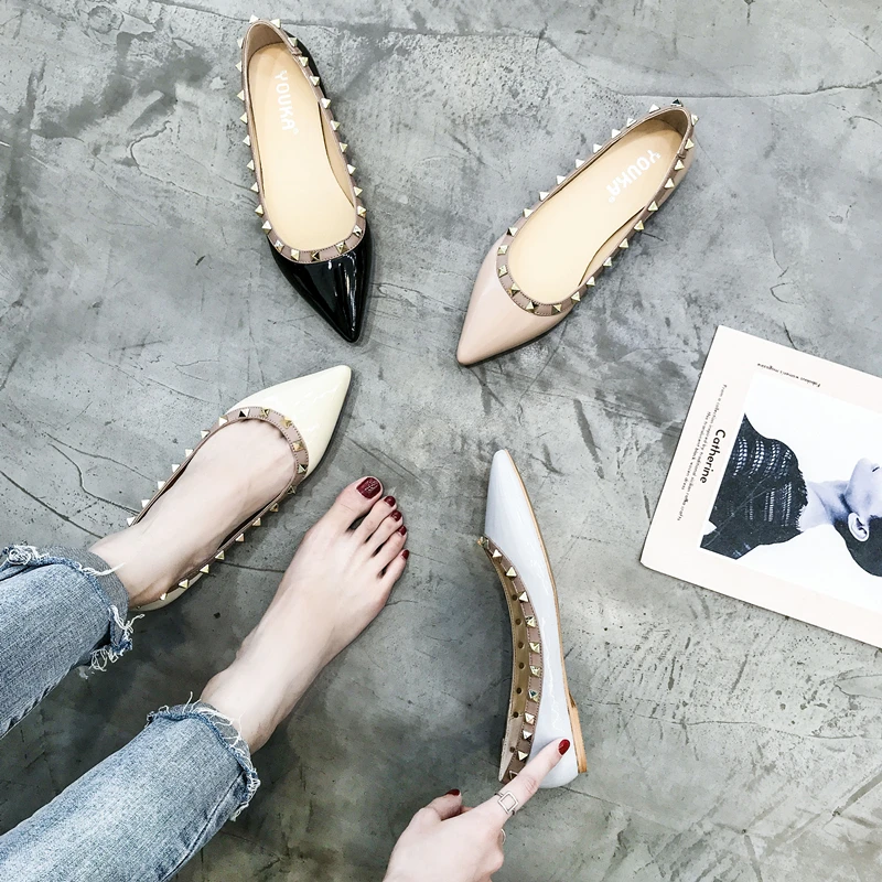 Классические Брендовые женские туфли на плоской подошве свадебные с заклепками