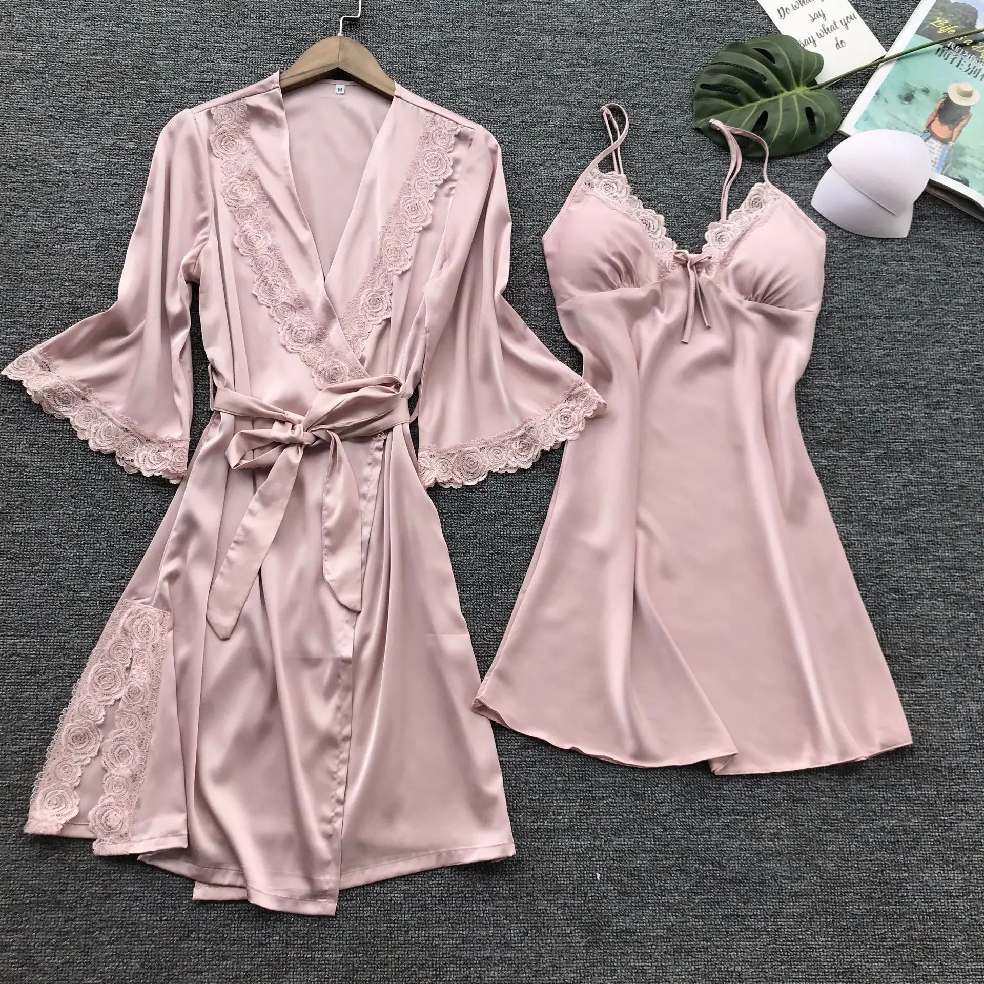 

2020 Top New Women Silk Robes Gown Set Summer Female Lace Sexy Sleepwear Bathrobes Spring Summer Pajamas Homewear Robe