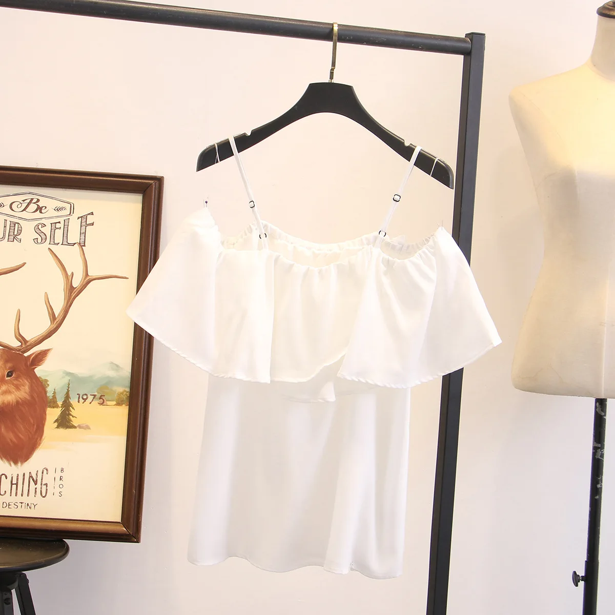 Женская свободная футболка на бретельках шифоновая размера плюс с оборками B19008